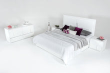 Load image into Gallery viewer, Modrest Nicla Italian Modern White Bed, Eastern King
