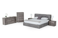 Load image into Gallery viewer, California King Lamod Italia Hollywood - Italian Contemporary Grey Leather Bed
