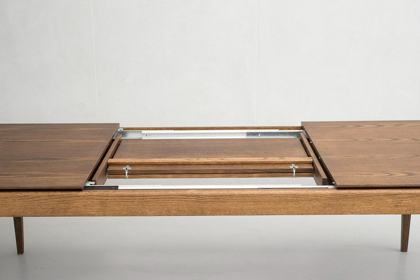 Modrest Dallas - Mid-Century Modern Brown Oak Extendable Dining Table