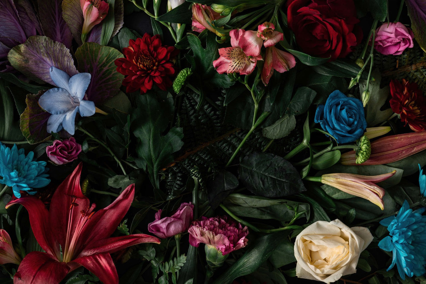 Stylish Dark Floral Contemporary Wallpaper