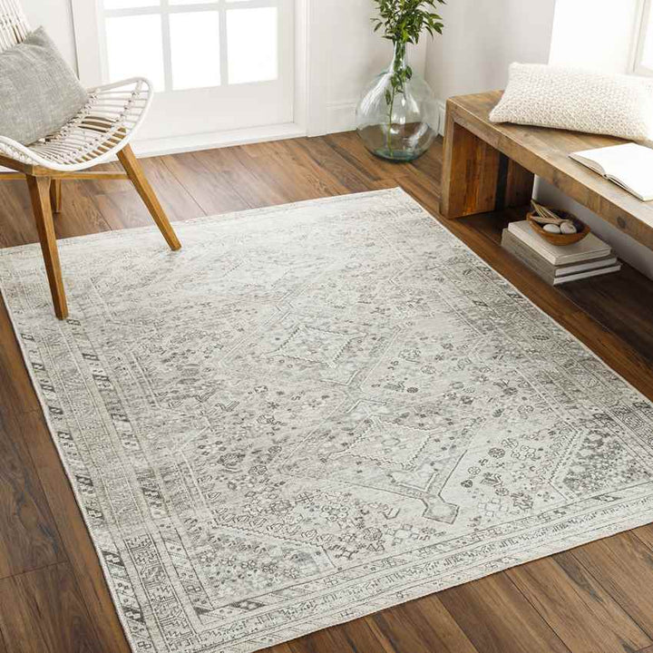 Tonganoxie Traditional Washable Rug, Cream