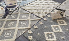 Load image into Gallery viewer, Boncarbo Wool Area Rug
