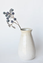 Load image into Gallery viewer, Dusty Blue Globe Thistle Stem, 19&quot;

