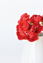 Load image into Gallery viewer, Red Ranunculus Stem Bundle, 10.5&quot;
