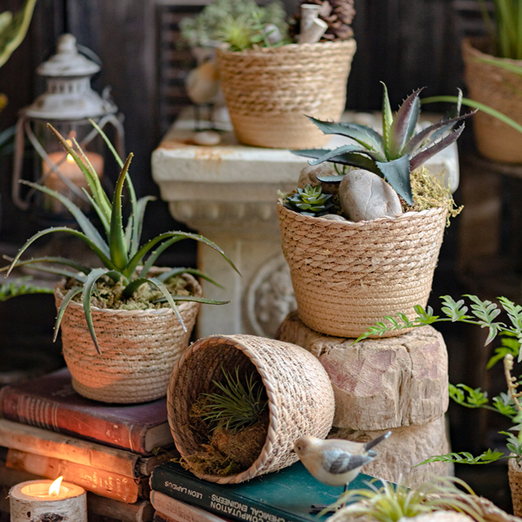 Natural Straw Desktop Flower Basket