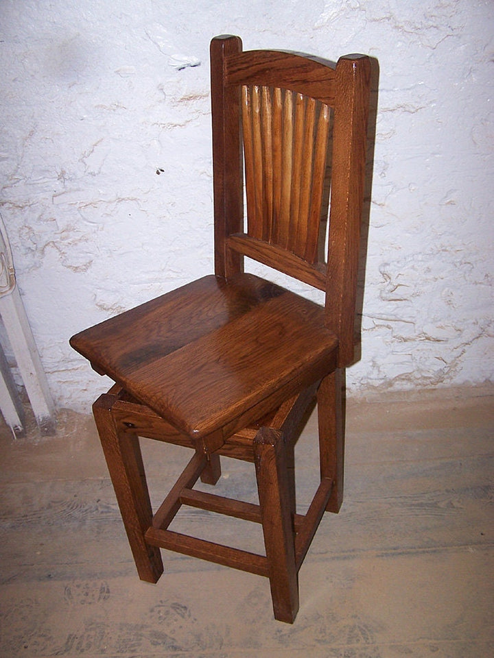 Mid-century Modern Swivel Bar Chair with Spindle-back