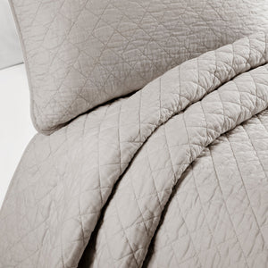 Ava Diamond Oversized Cotton Quilt Set