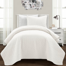 Load image into Gallery viewer, Ava Diamond Oversized Cotton Quilt Set
