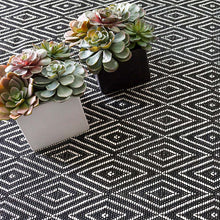 Load image into Gallery viewer, 4x6 Diamond Black/Ivory Indoor/Outdoor Rug
