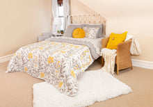 Load image into Gallery viewer, Aprile 3 Piece Quilt Set
